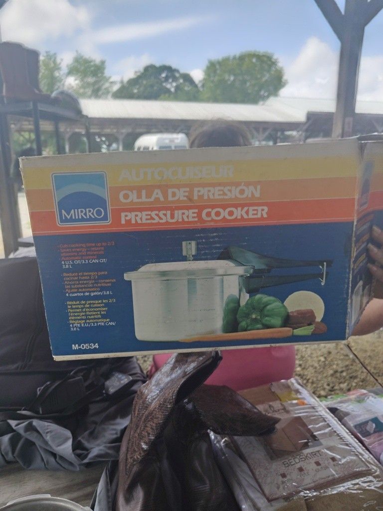 Pressure Cooker 4 Quart