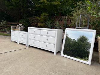 REFINISHED Disney Frozen ❄️ Edition dresser +2 nightstands+FREE mirror 🪞 $799 CAN DELIVER!
