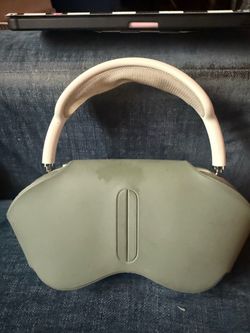 Green AirPod max 2