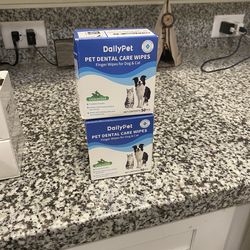 Pet dental care wipes