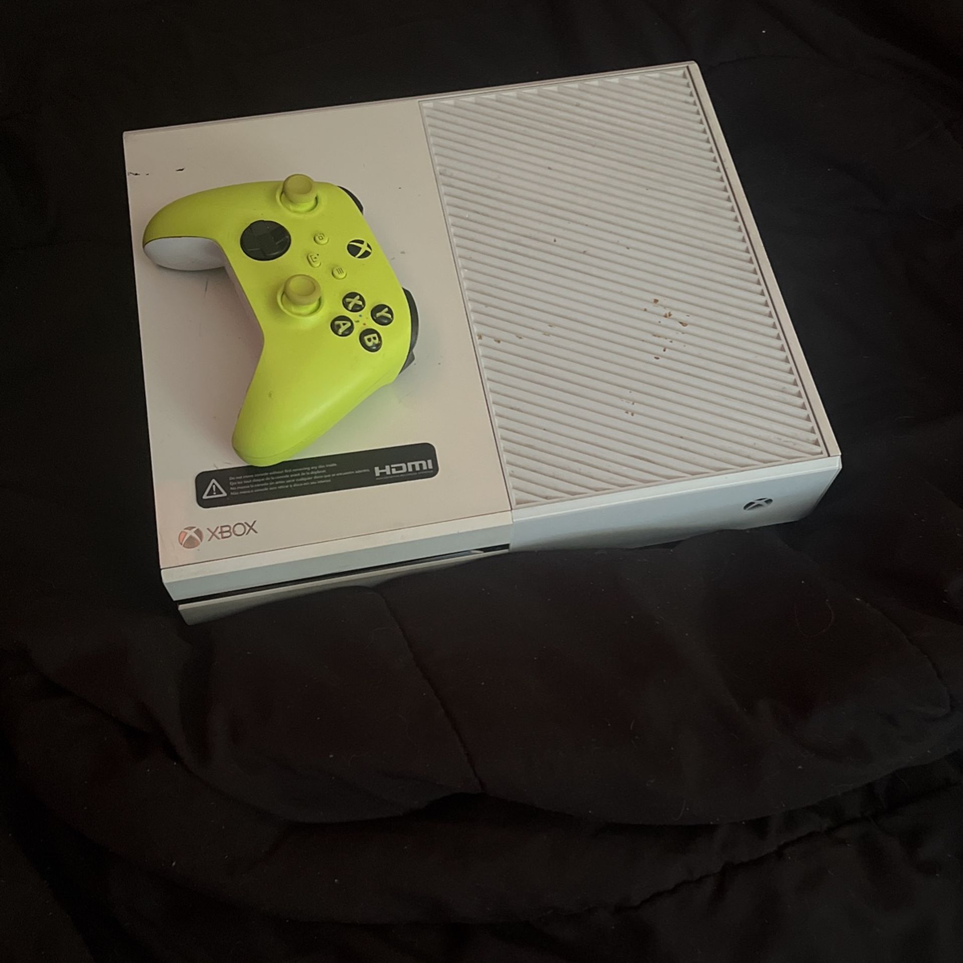 Xbox One First Gen With Controller
