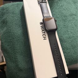 ⌚ Apple Watch SE (2nd Gen) – Excellent Condition 🔥