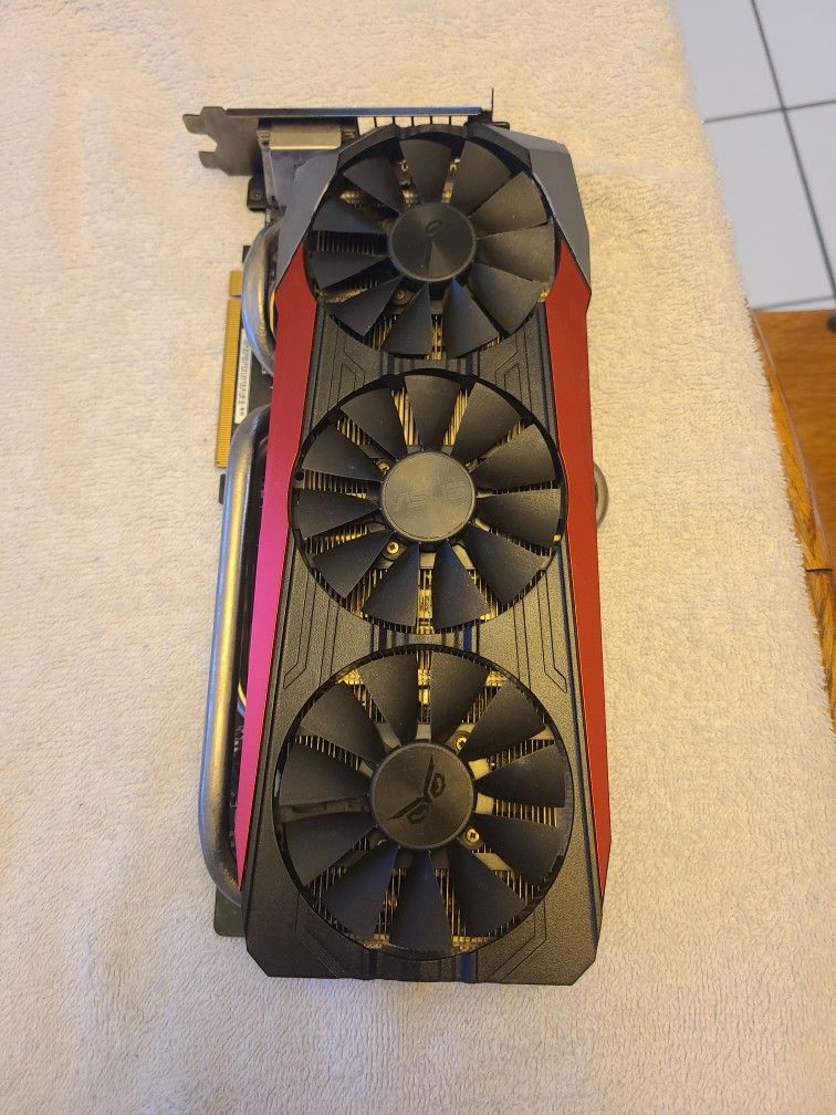 Asus Strix AMD R9 390x 8gb. DDR5