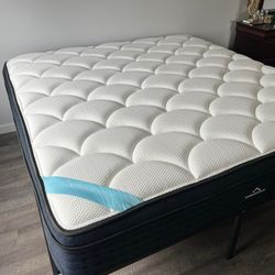 DreamCloud Premier Memory Foam Mattress, King, Like New, Excellent Condition