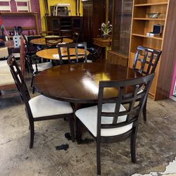 Round Dining Table 