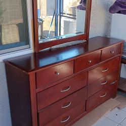 9 Drawer Dresser With Mirror