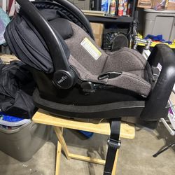 2 Car Seats 25$