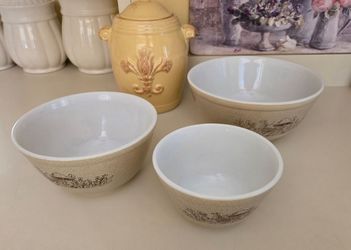 Pyrex Bowls