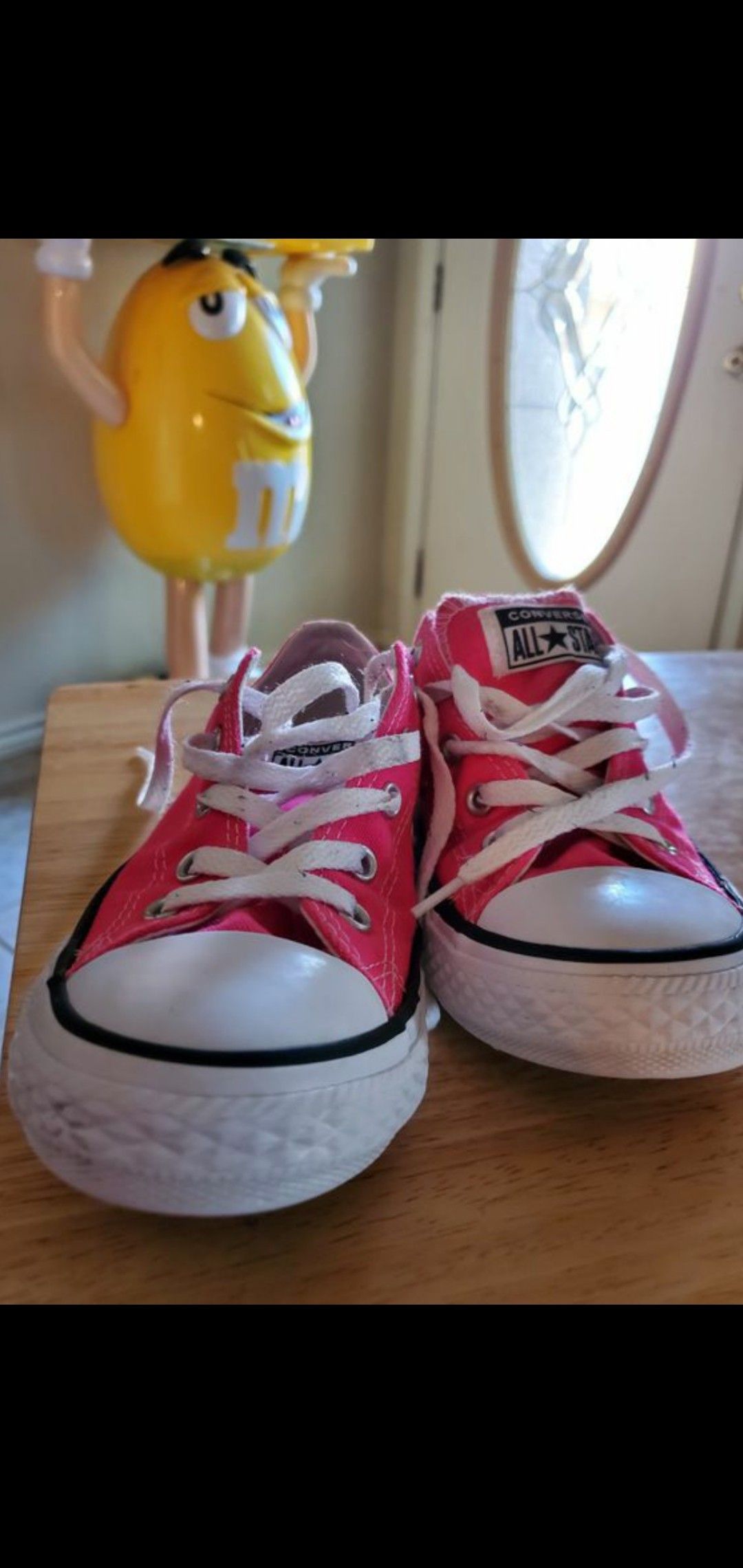 Converse bubble gum pink size girls 1.5 worn once