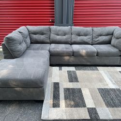 Sectional Couch!! Delivery Available 🚚!! Dimensions: 115” x 87” Length x 35” Height x 35” Depth