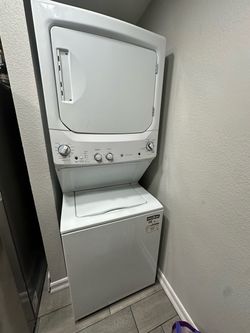 Stacking washer and dryer