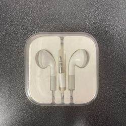 Apple Ear Pods . Not Wireless 💐Still Available 