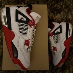 Fire red 4s size 9