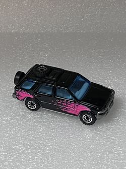 1994 Matchbox Isuzu Rodeo SUV 1:62 Scale Black & Pink Diecast Mint 