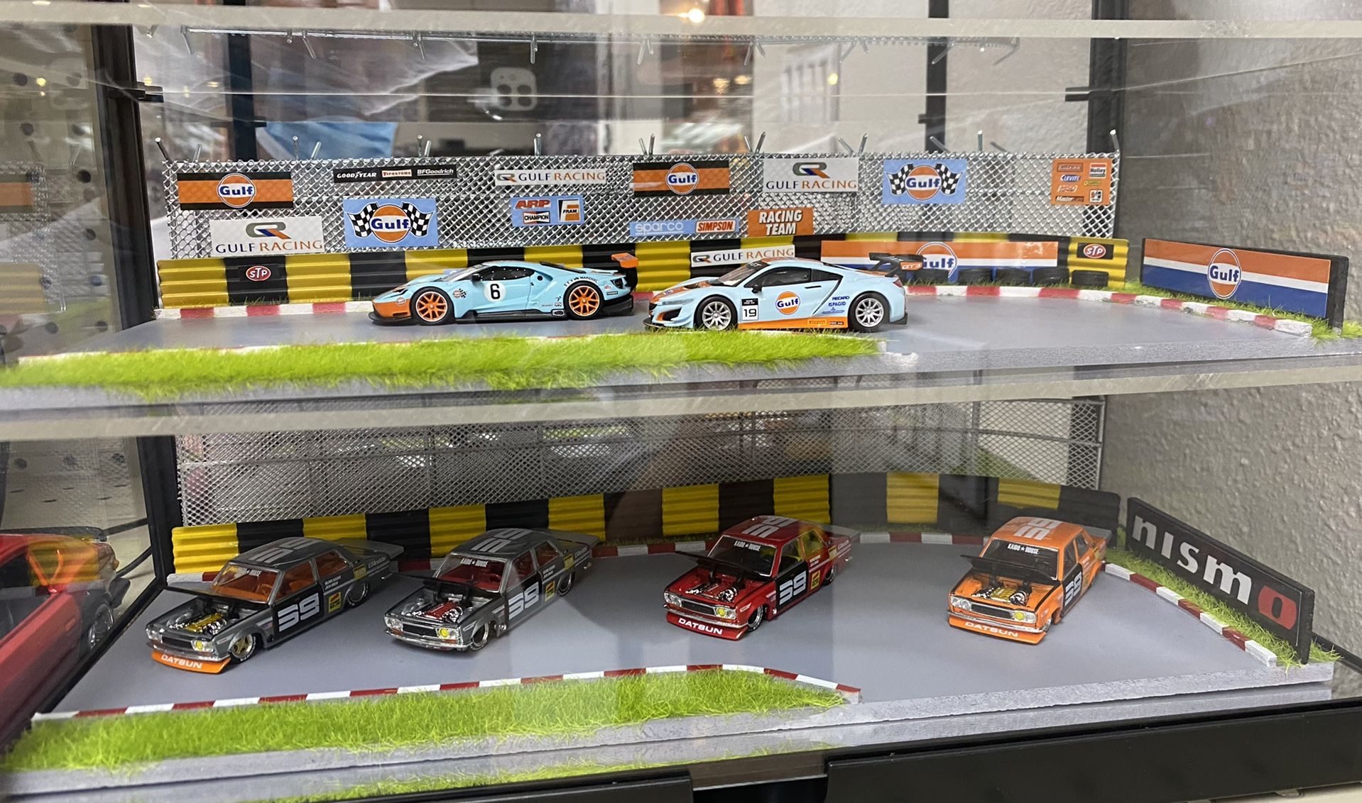 American Diorama 1:64 Racetrack Diorama w/Auto World Gulf Racing Livery  Stickers