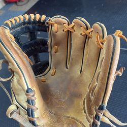 Heart Of The Hide Baseball Mitt 