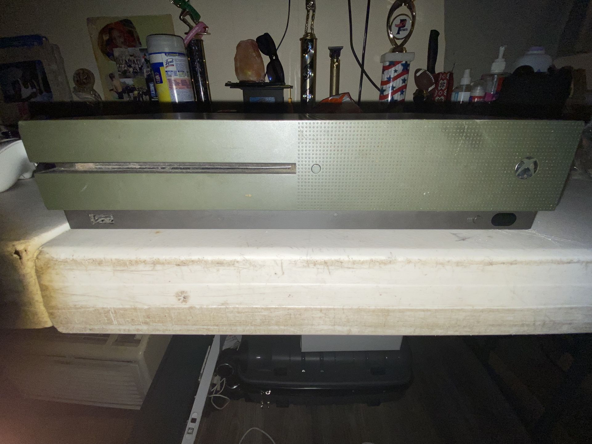 Xbox 1s (READ THE DESPERATION)