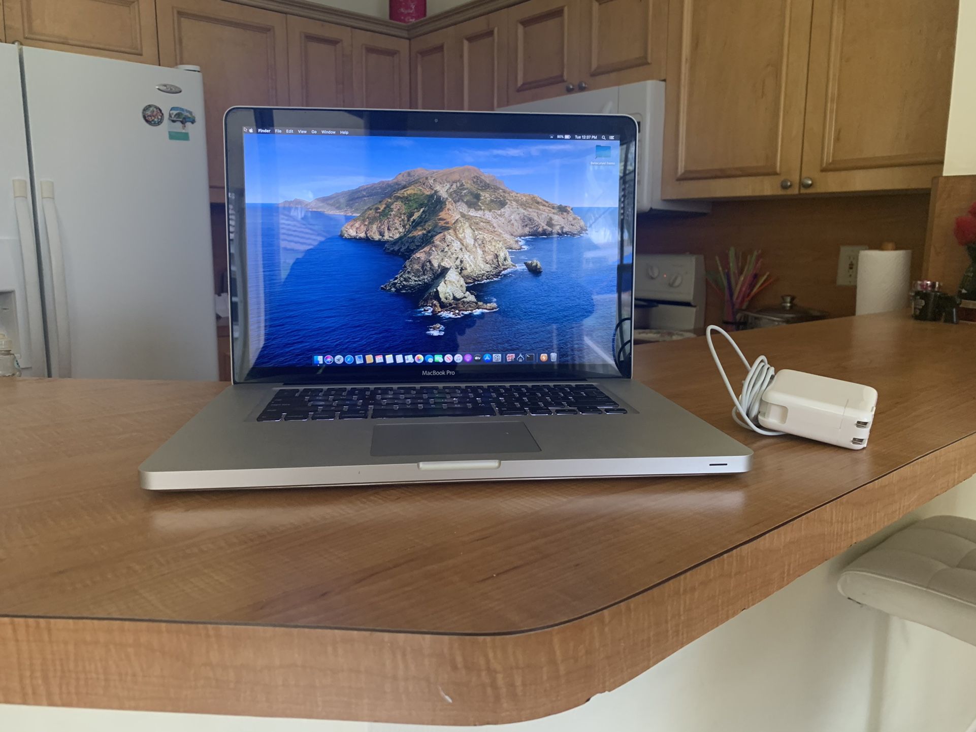 MacBook Pro 15 Inch i7 16 Gb