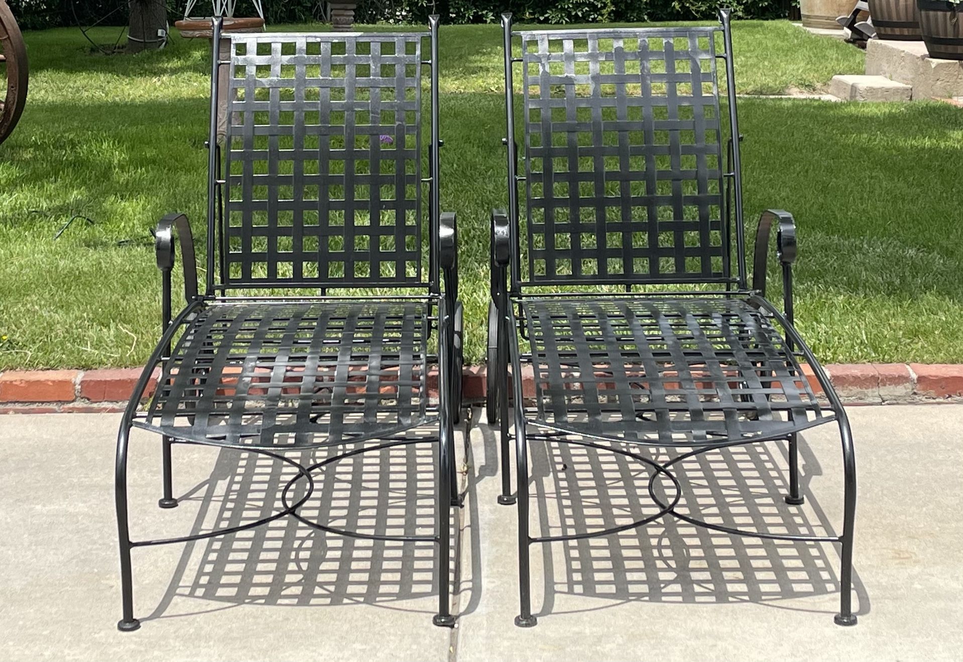 ( RUSSELL WOODARD ) 2 WROUGHT IRON RECLINERS 