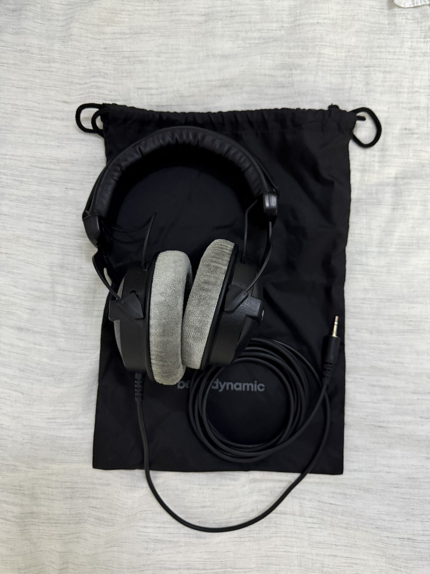 Beyerdynamic DT 770 Pro 80-ohm Closed-back Studio Mixing Headphones