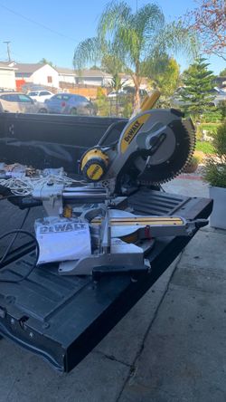 Miter saw 12 blade DEWALT