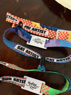 SUNDAY ARTIST WRISTBANDS