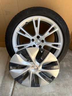 1 Tesla Spare Wheel *Selling only ONE* ! 19” OEM Rim for Model Y Gemini fits 2020 to 2024. Comes with Bluetooth TPMS and Pirelli 255/45R19 Good Tread!
