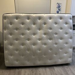 Queen Mattress Like New 