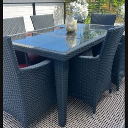 Gorgeous Contemporary Patio Set with glass top and Removable cushions - Like New!