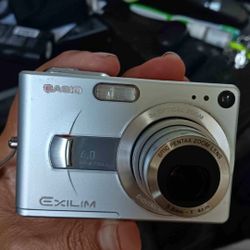 Casio Exlim EX-Z40 Digital Camera Missing Charger