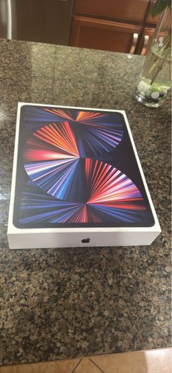 Apple ipad pro 12.9 inch M1 wifi plus cellular with brand new box accessories