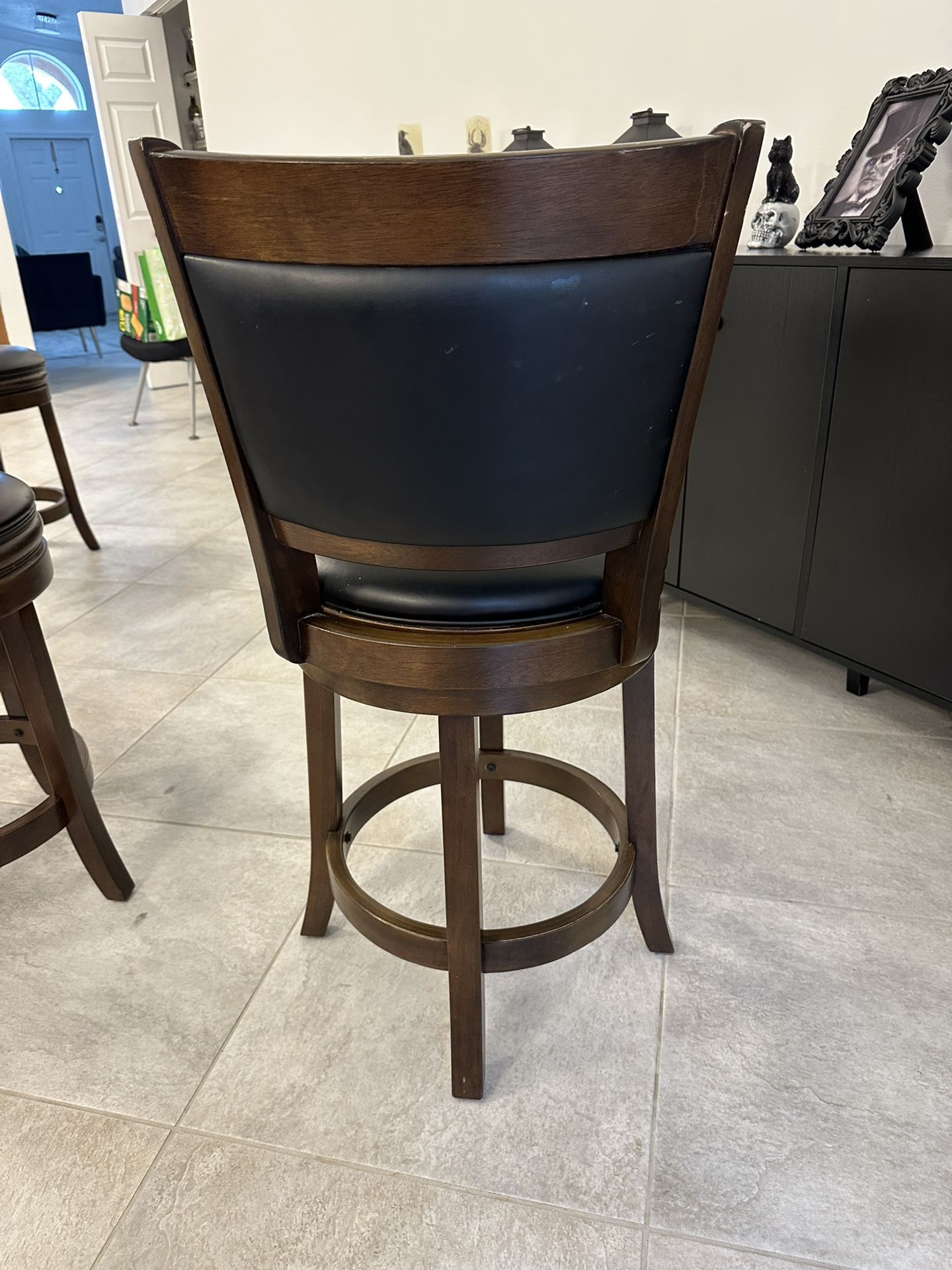 🪑 4 Wooden Swivel Counter Stools - Great Condition!
