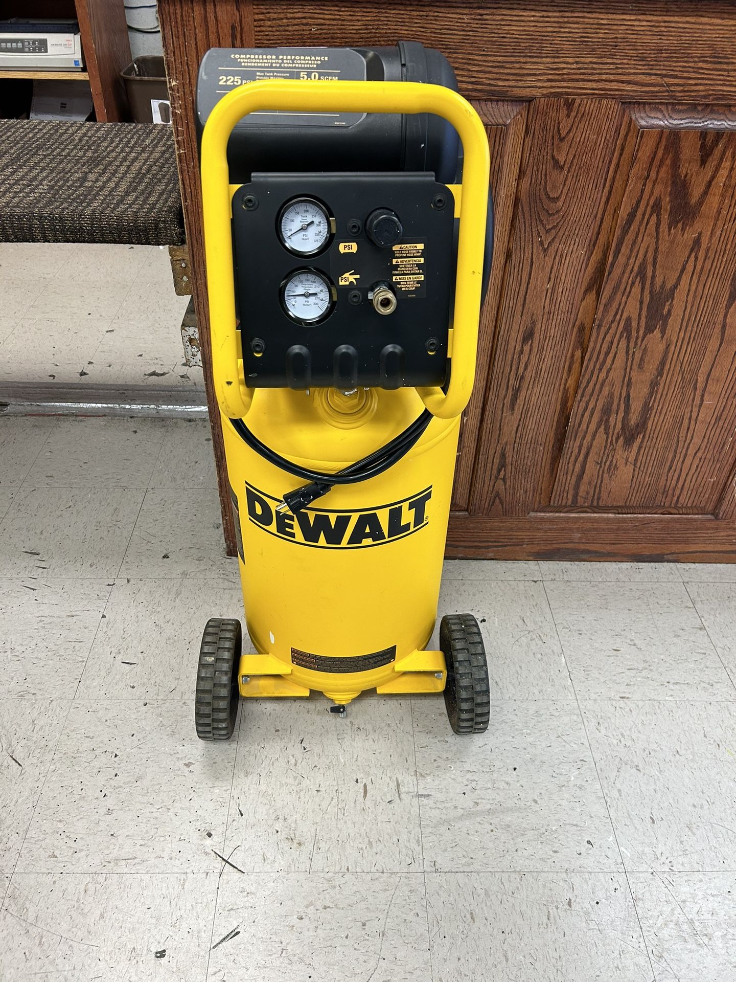 Dewalt 225 Psi 15 Gallon Air Compressor 