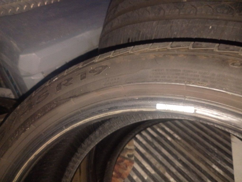 Set 225/45R19