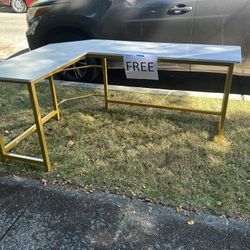 FREE DESK