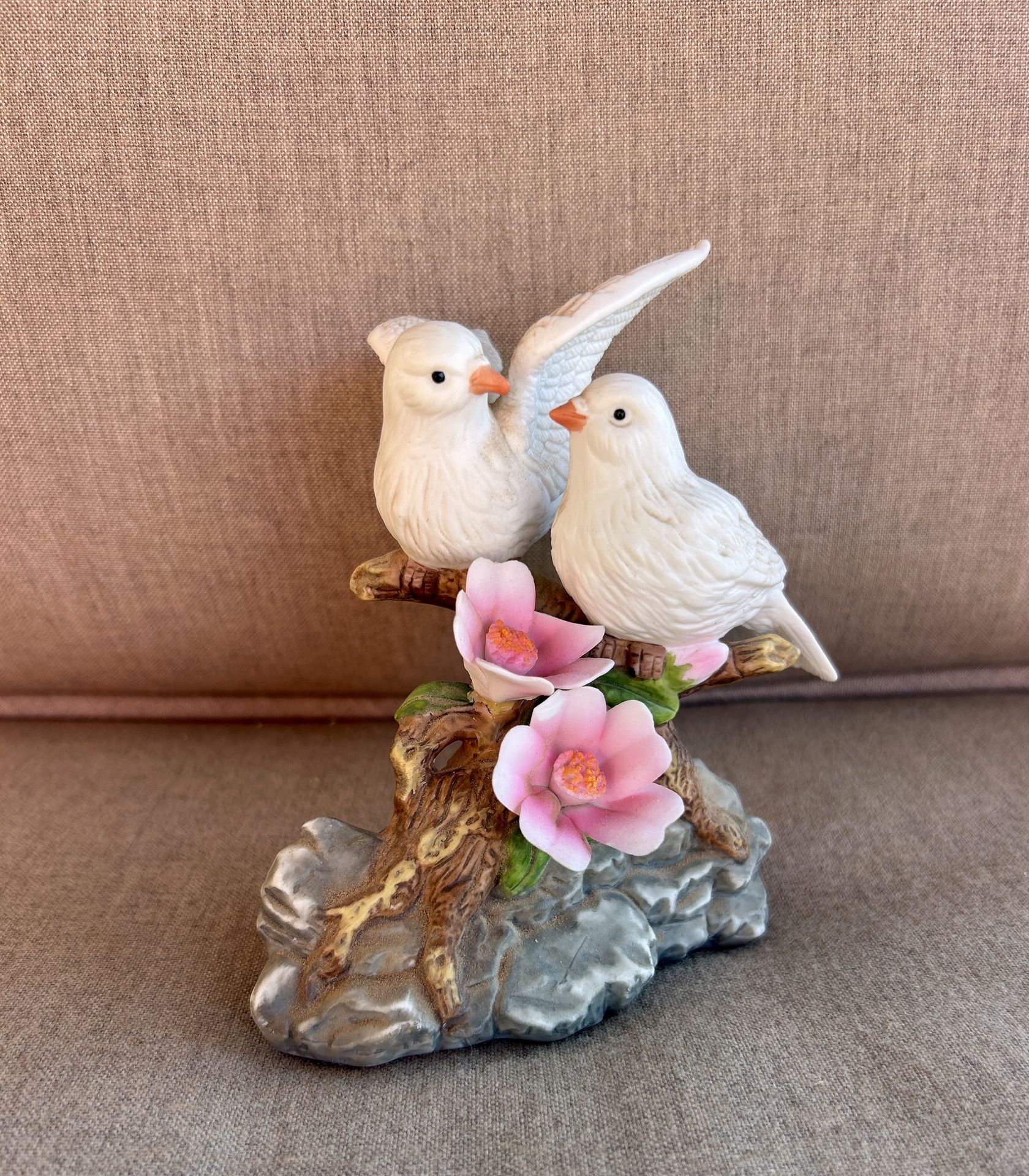 Double Dove with pink flowers sculpture
