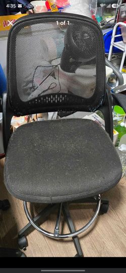 Desk chair on wheels