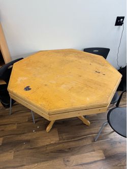 3-1 pool/poker table