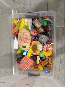 Play kitchen and play food