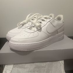 SIZE 8.5 W0MAN - Nike Air Force 1 Triple White