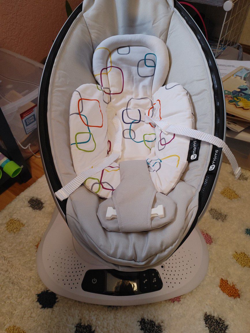 Like New! Mamaroo With Reversible Infant Insert