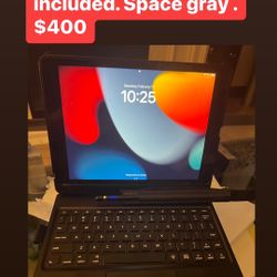Like New . iPad 9th Generation . Comes With Keyboard, Pen N Case 