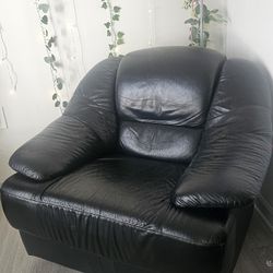 Black Leather Seat 