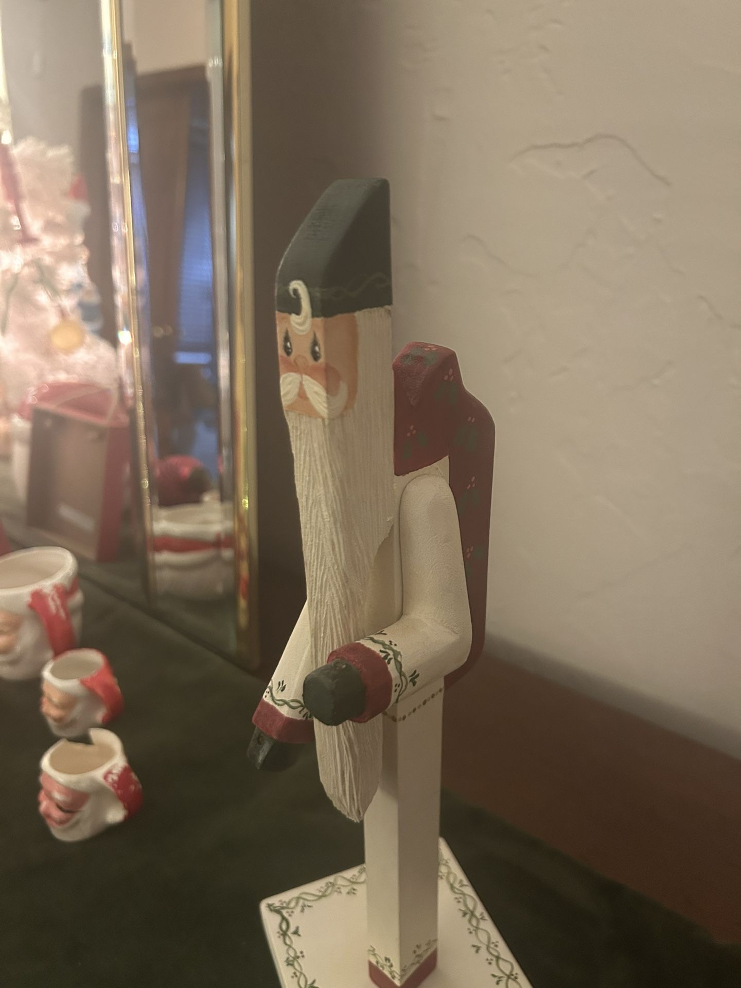 π Hand-Painted Wooden Santa β Vintage Folk Art Holiday Decor