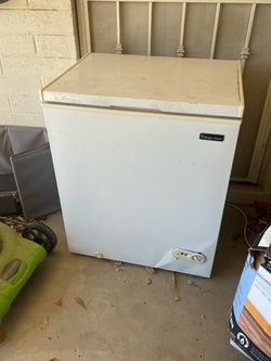 Magic Chef 5.0 Cu. Ft. Chest Freezer – Works Great