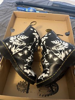 Phantom Floral Dr. Martens - size 7 (US) brand new in box