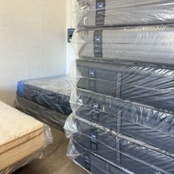 $350 Sealy Posturepedic Mattress – Queen & King Available