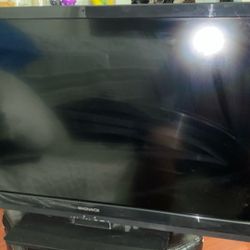 MAGNAVOX FLAT SCREEN TV FROM 2013
