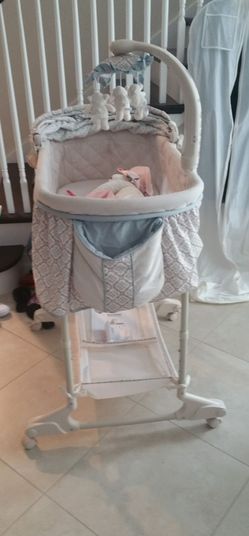Delta Children Clayton Bassinet - gently used for one month