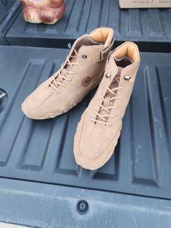 Clohoo mens shoes tan new never used size 9